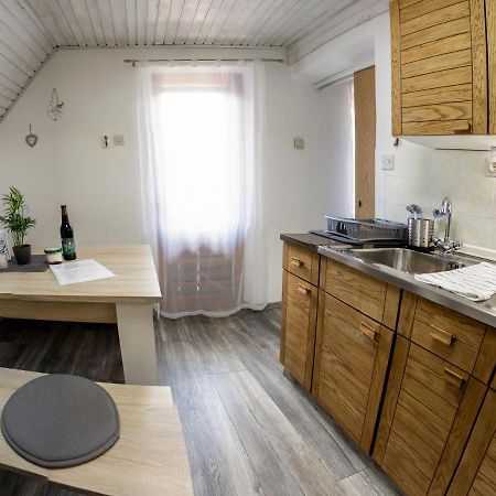 Apartma Petra Ravnik - Wanderer'S Hut Apartman Bohinji-tó Kültér fotó