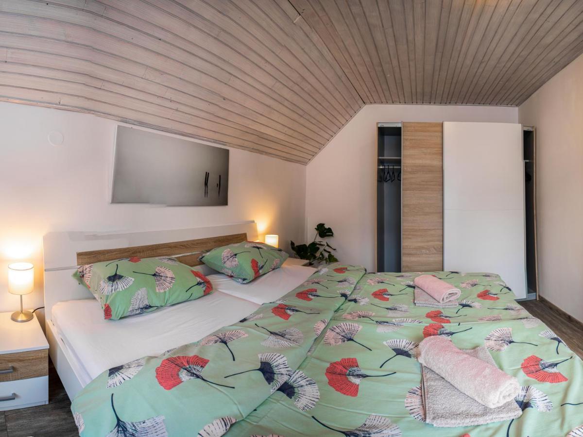 Apartma Petra Ravnik - Wanderer'S Hut Apartman Bohinji-tó Kültér fotó