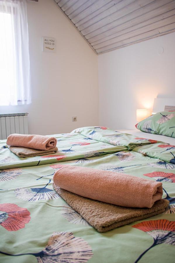 Apartma Petra Ravnik - Wanderer'S Hut Apartman Bohinji-tó Kültér fotó